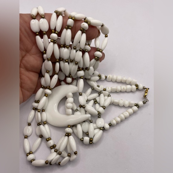 Vintage 1970’s Multi Strand White Acrylic Beaded Necklace Large Crescent Moon - Picture 4 of 6